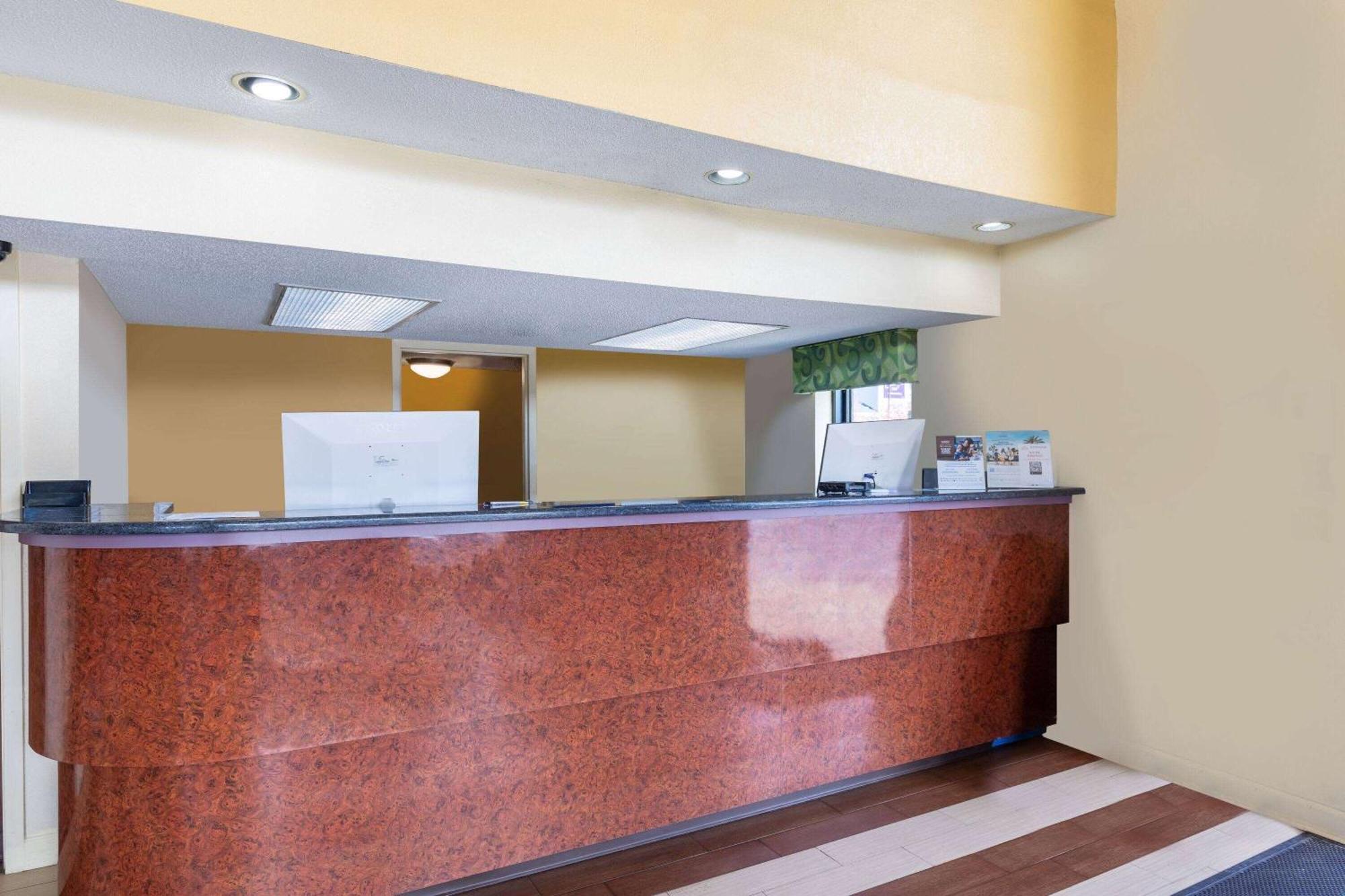 Days Inn By Wyndham Florence/I-95 North Exterior foto